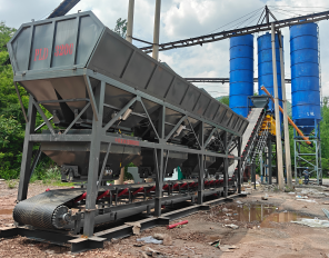 湖北襄陽(yáng)---免基礎(chǔ)180型混凝土攪拌站